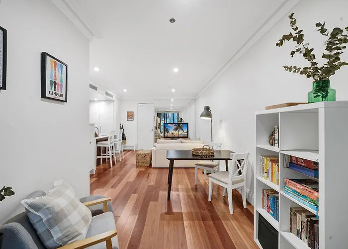 Stylish City Escape With Private Courtyard