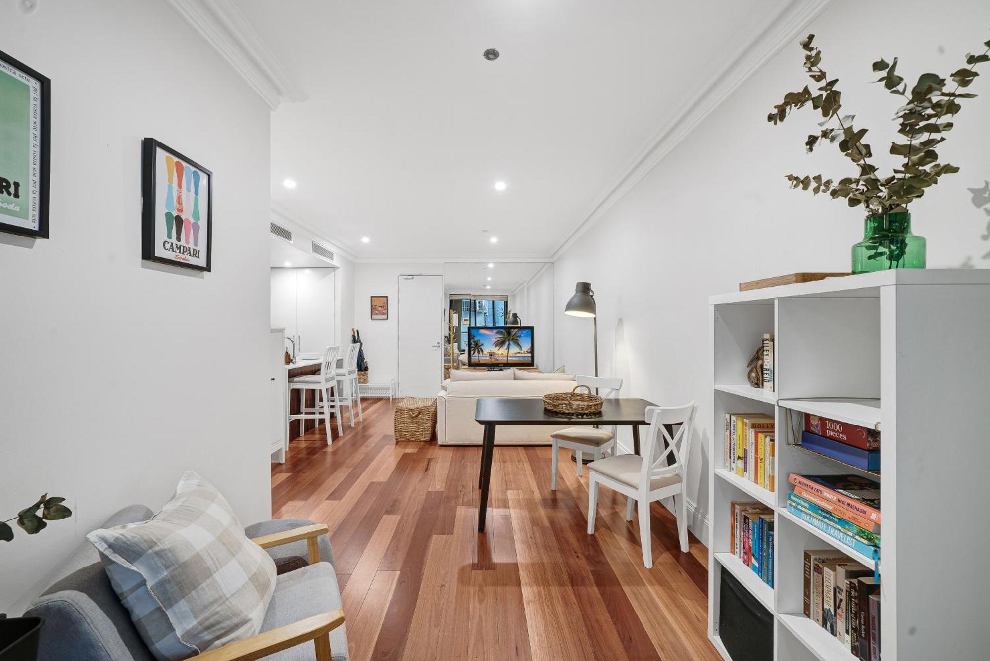Stylish Escape With Private Courtyard Apartment *