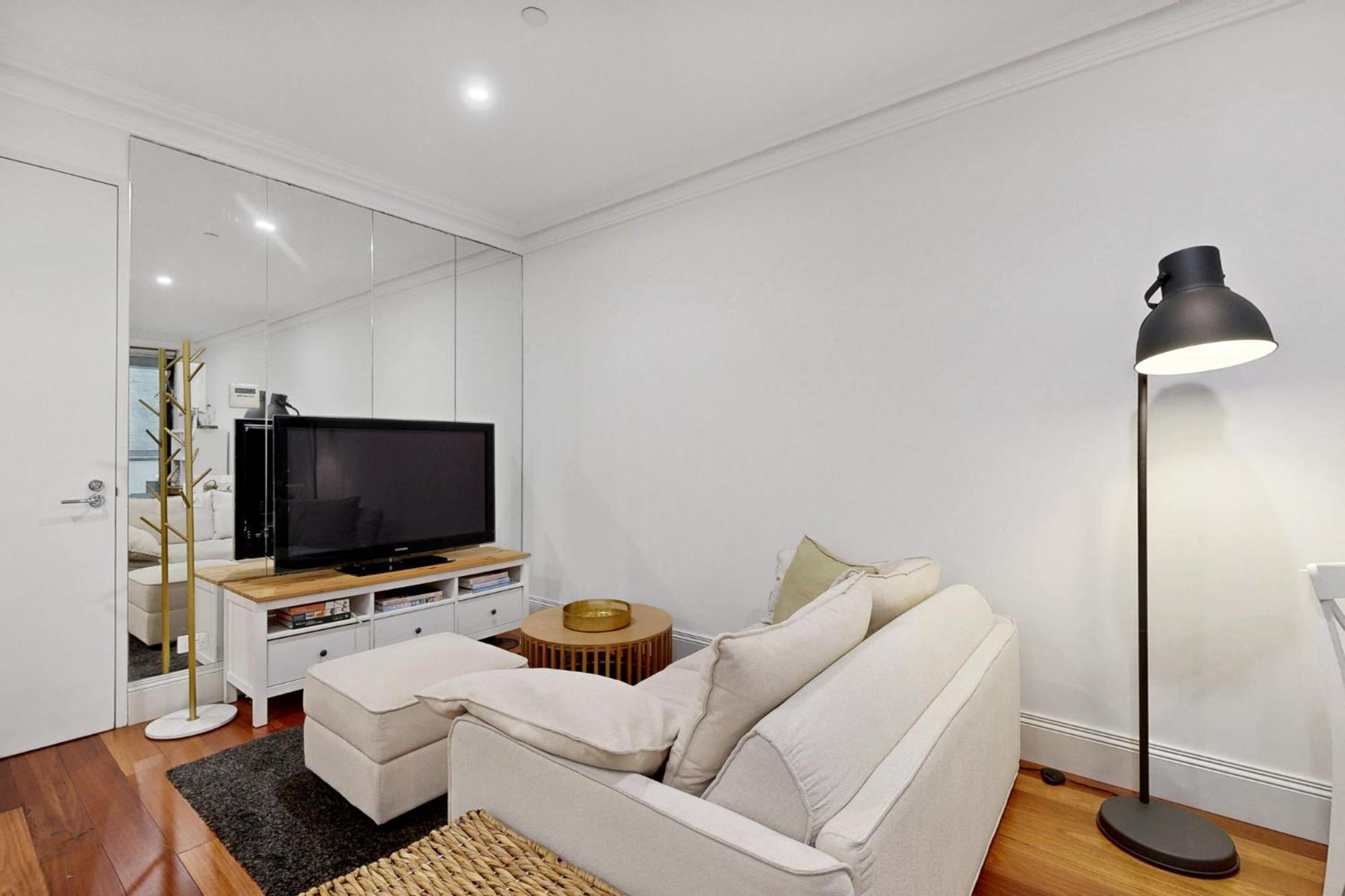 Apartment Stylish Escape With Private Courtyard Sydney